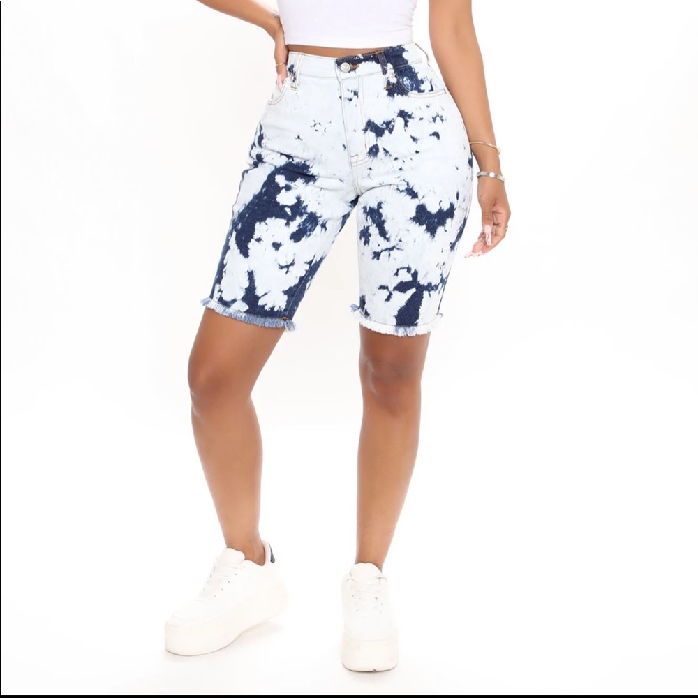 NWT Fashion Nova First Place Tie Dye Denim Biker Shorts Size 11/30 Acid Wash